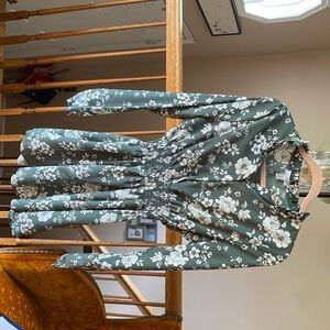 Justify size Large green floral dress